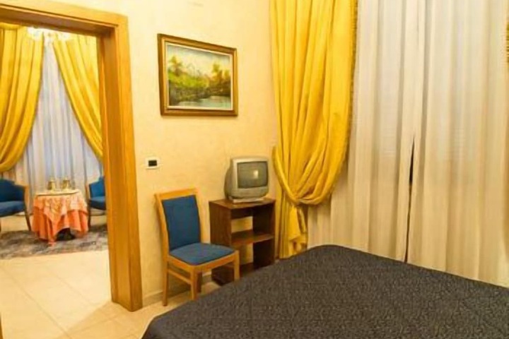 Room 5 of 36