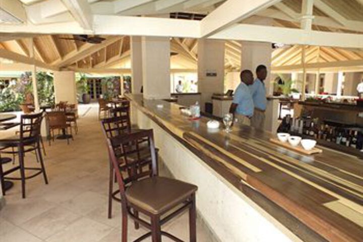 Lounge 20 of 46