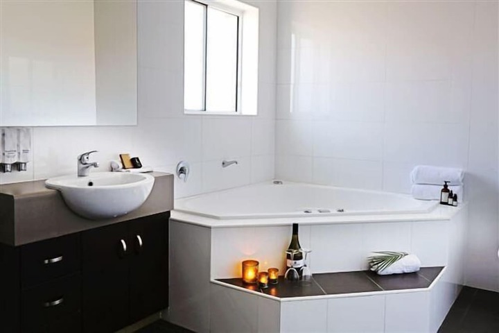 Jetted tub