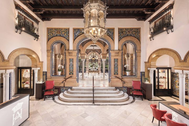 Entrance & Lobby
