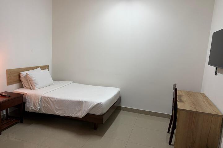 Room 13 of 36