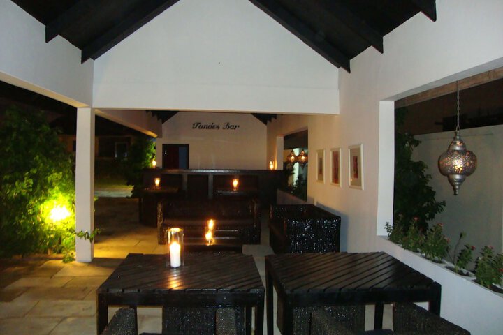 Lounge 21 of 29