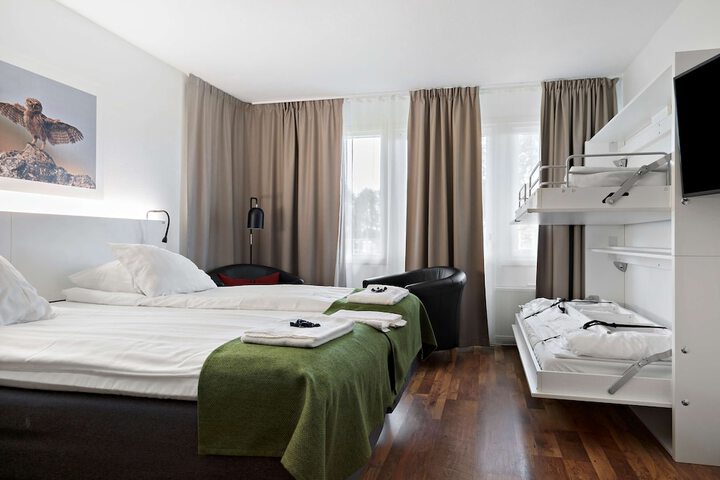 Room 17 of 38