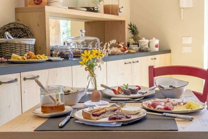 Breakfast/Coffee Service 60 of 67