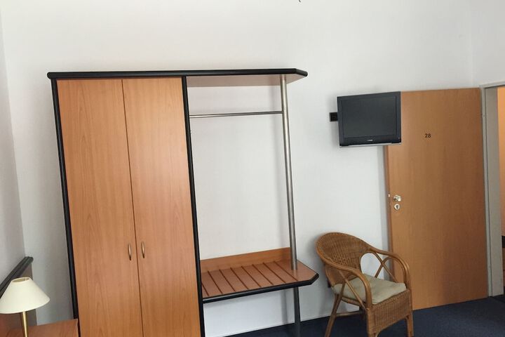 Room 9 of 31