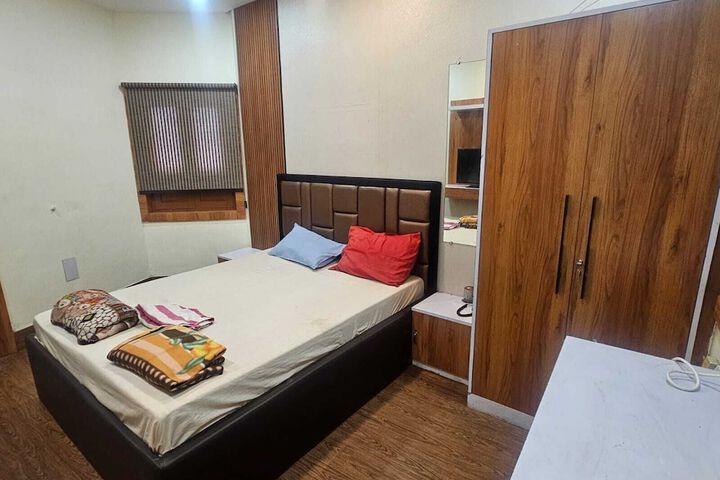 Room 13 of 25