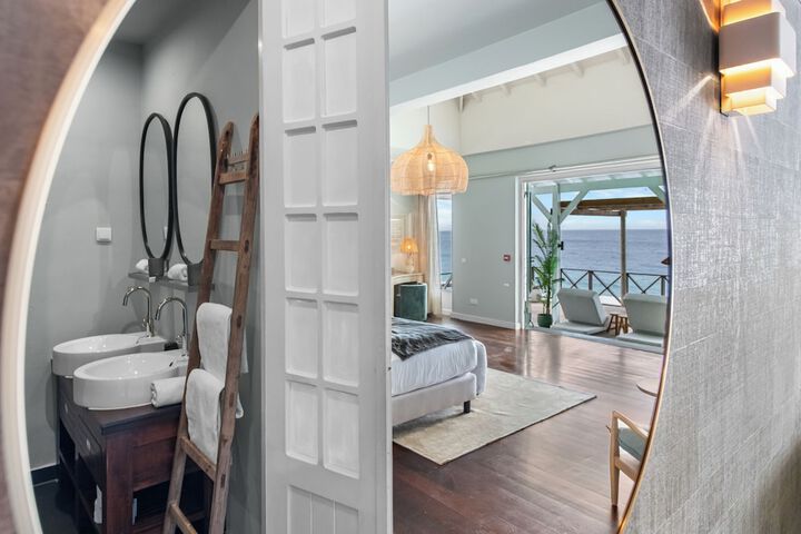 Room 83 of 108