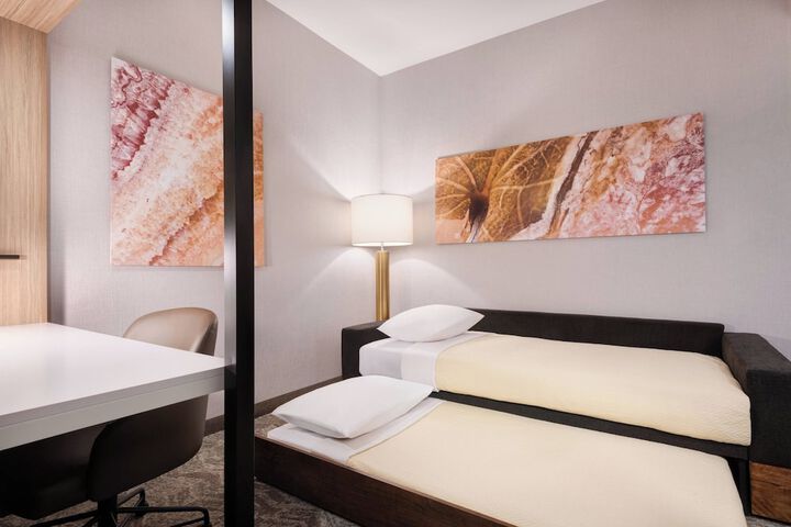 Room 4 of 24