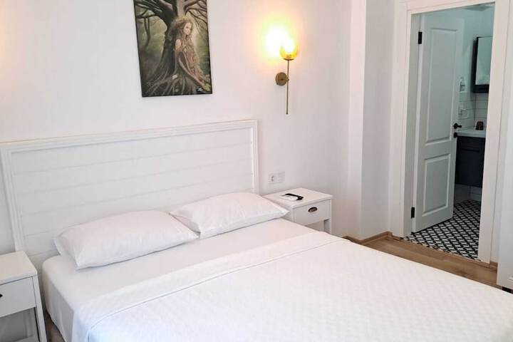 Room 13 of 37