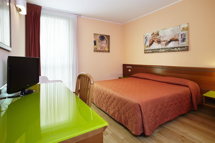 Room 14 of 42