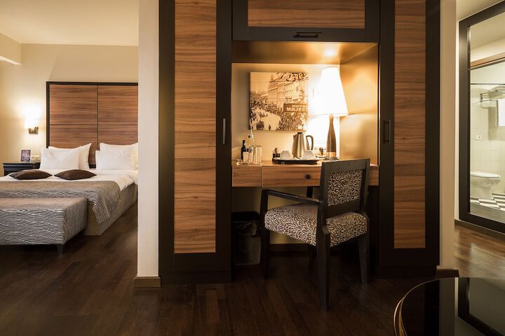 Room 46 of 102