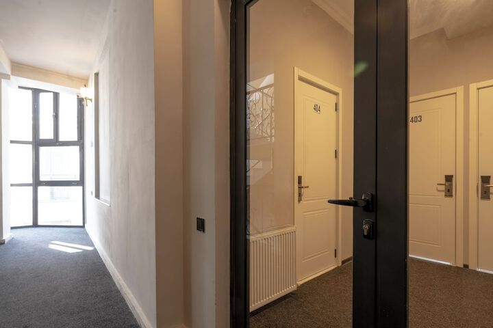 Ballroom/Hall 67 of 77