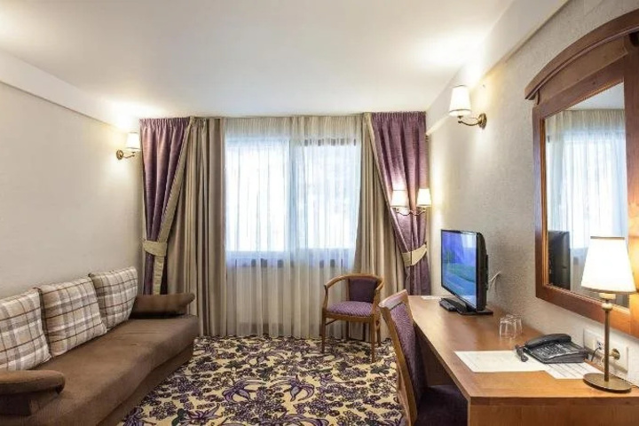 Room 4 of 34