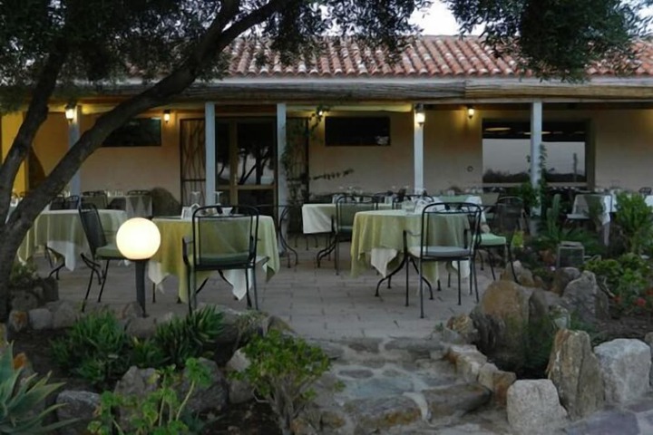 Dining 11 of 28