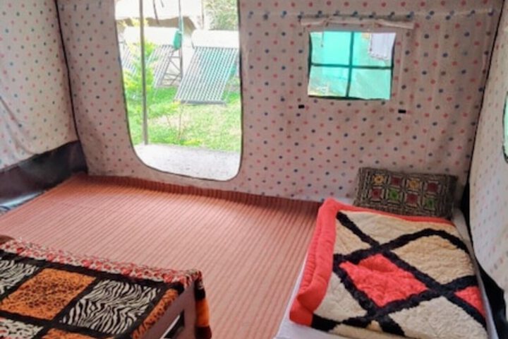 Room 5 of 9