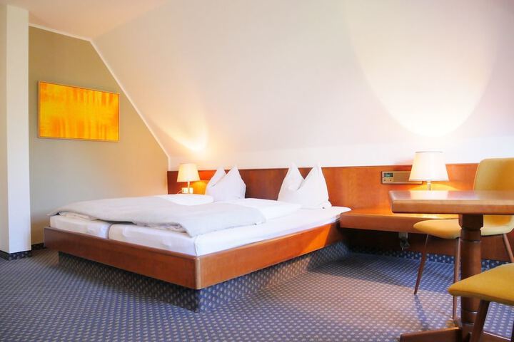 Room 13 of 35