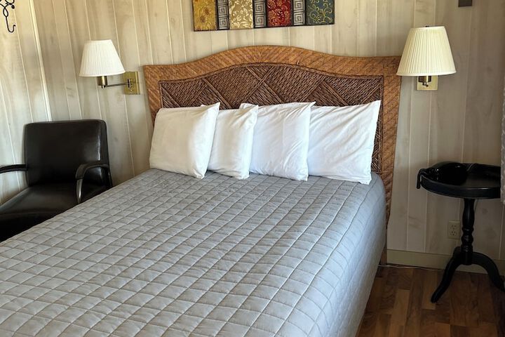 Single Room Balcony City View Upper Level Stairs Only (6 of 10)