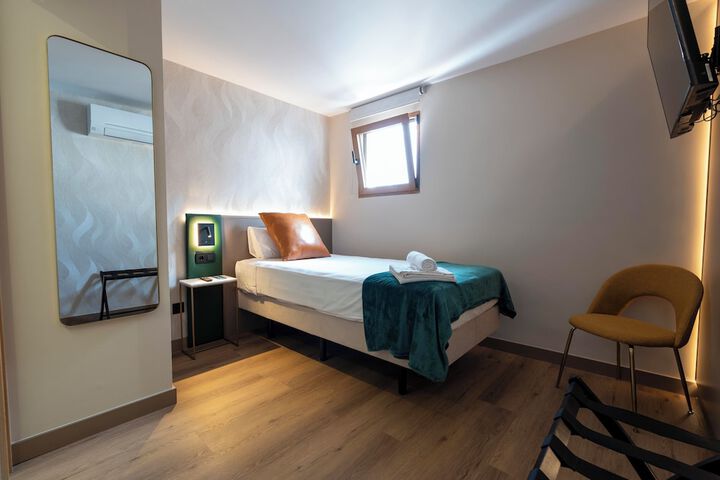 Room 3 of 21