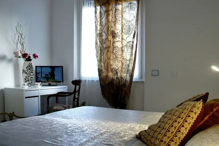 Room 4 of 15