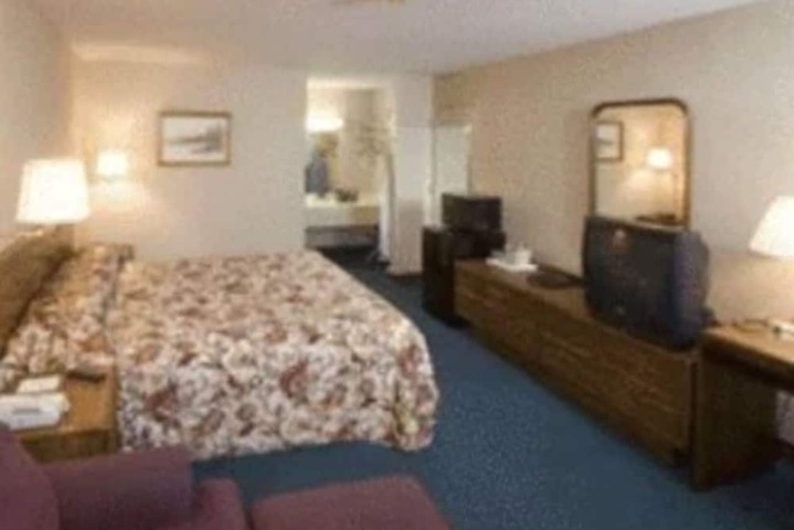 Room 7 of 27