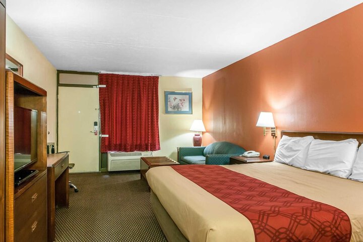 1 King Bed (5 of 14)