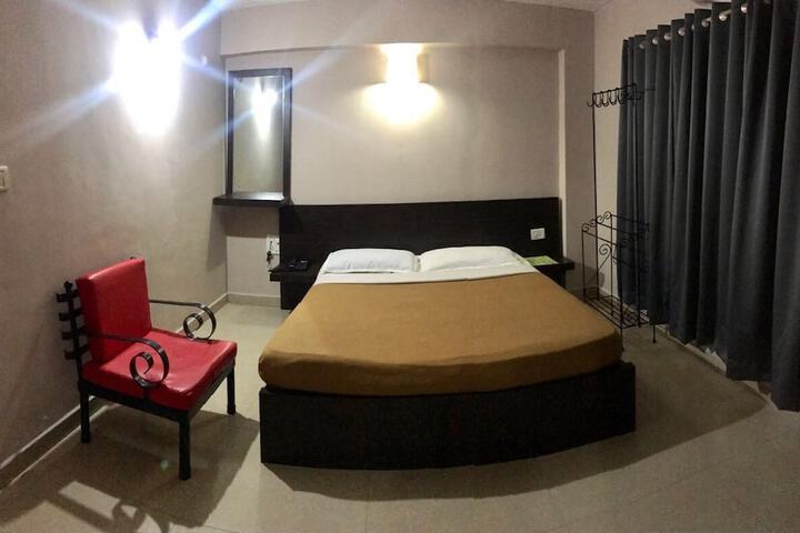 Room 12 of 33