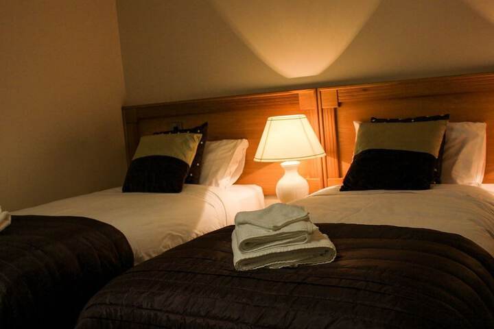 Room 6 of 33