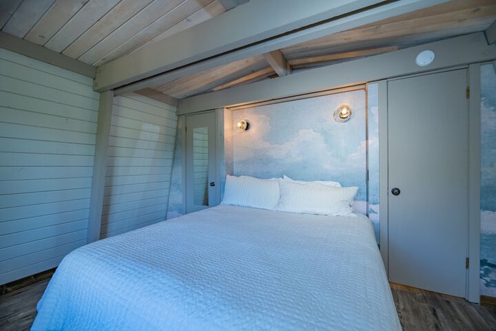 Room 2 of 18
