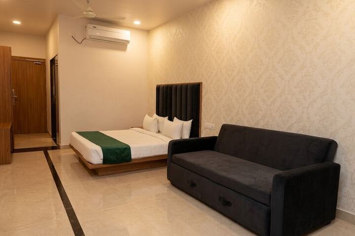 Room 17 of 22