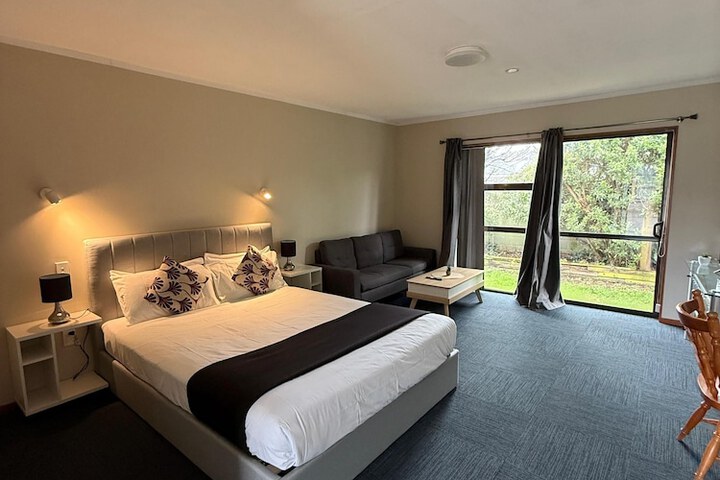 Room 9 of 37
