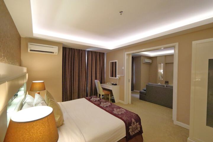 Room 16 of 66