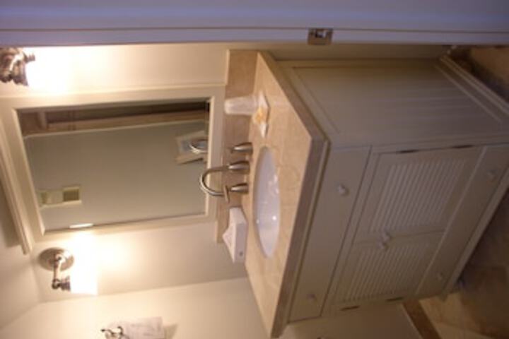Room 172 of 237