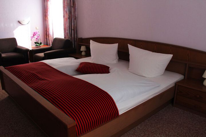 Room 11 of 24