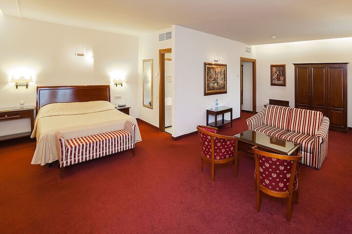Room 10 of 63