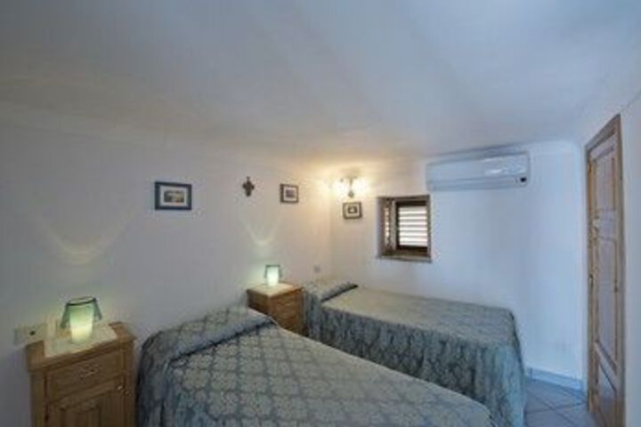 Room 9 of 19