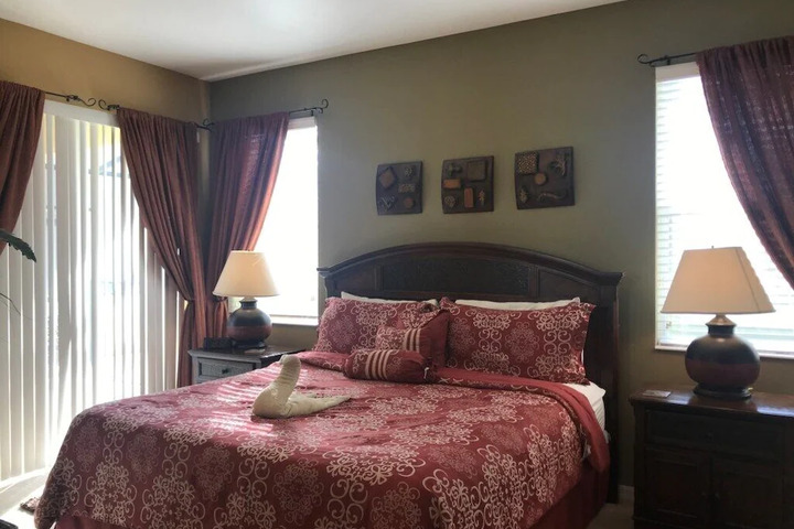 Room 4 of 6