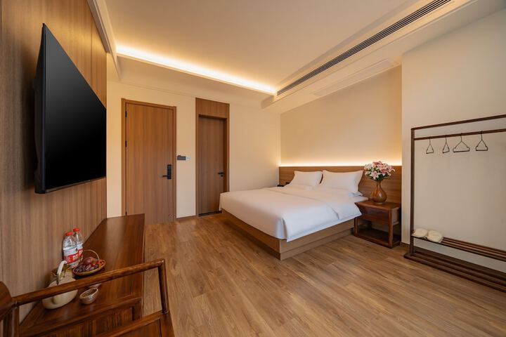 Room 7 of 80