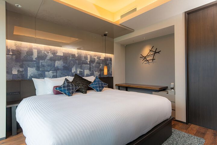 Room 13 of 76