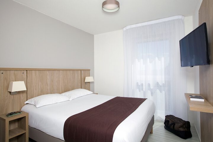 Room 12 of 28