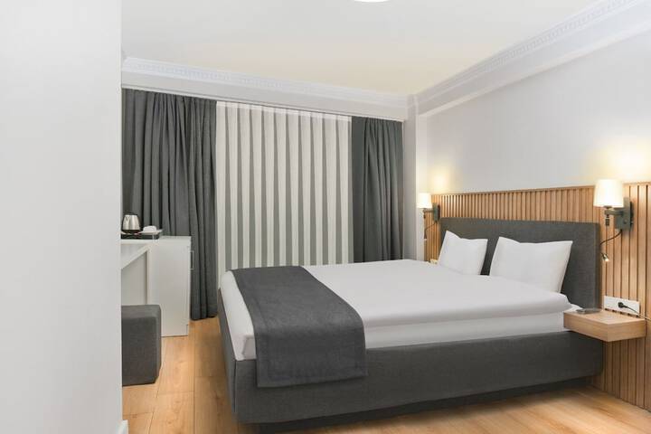 Room 12 of 70
