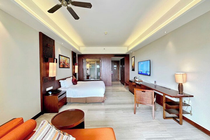 Room 3 of 158