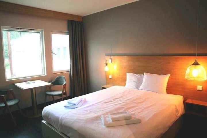 Room 13 of 28