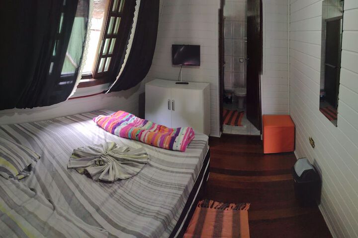 Room 8 of 12
