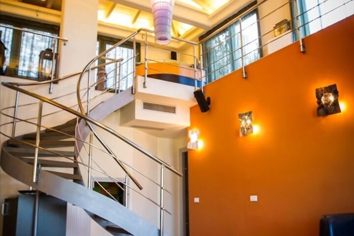 Entrance & Lobby