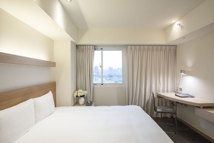 Room 9 of 60