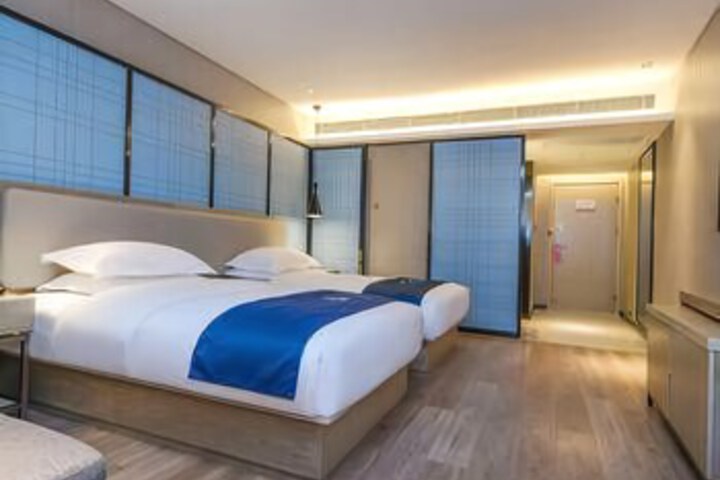 Room 18 of 18