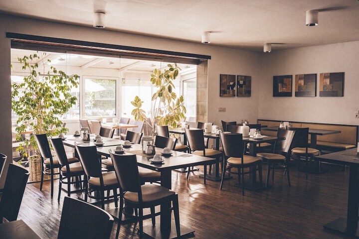 Dining 49 of 57