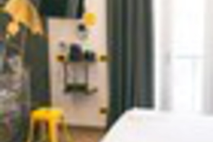 Room 44 of 147