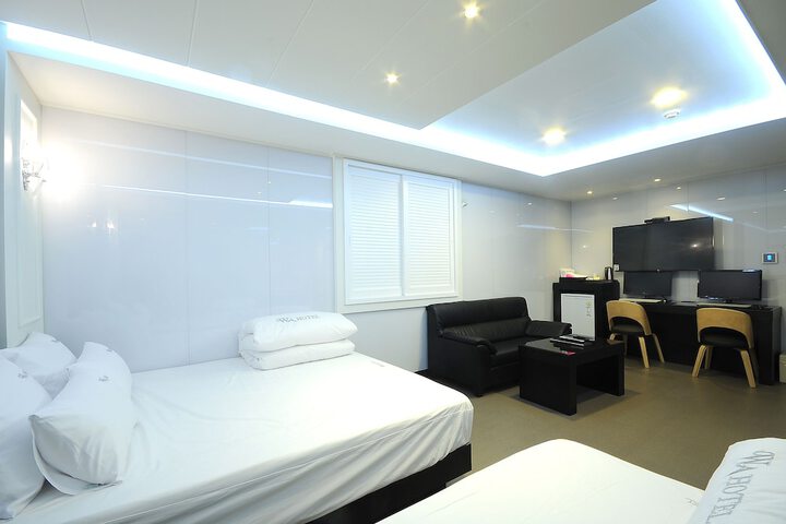 Room 18 of 36