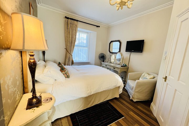 Room 11 of 39